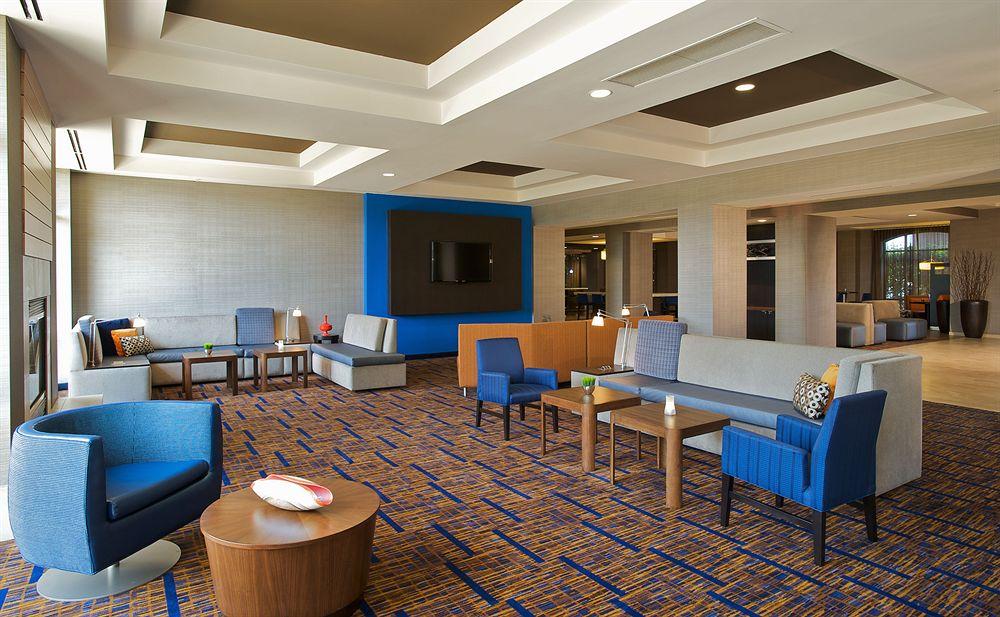 Courtyard Louisville Airport Buitenkant foto
