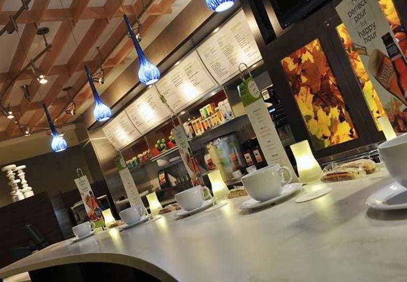 Courtyard Louisville Airport Buitenkant foto