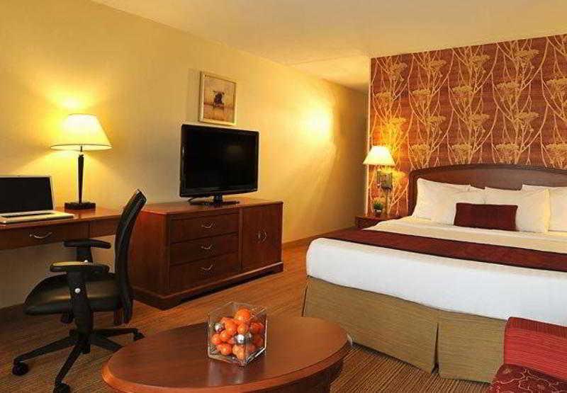 Courtyard Louisville Airport Kamer foto