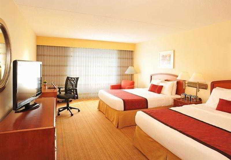 Courtyard Louisville Airport Kamer foto
